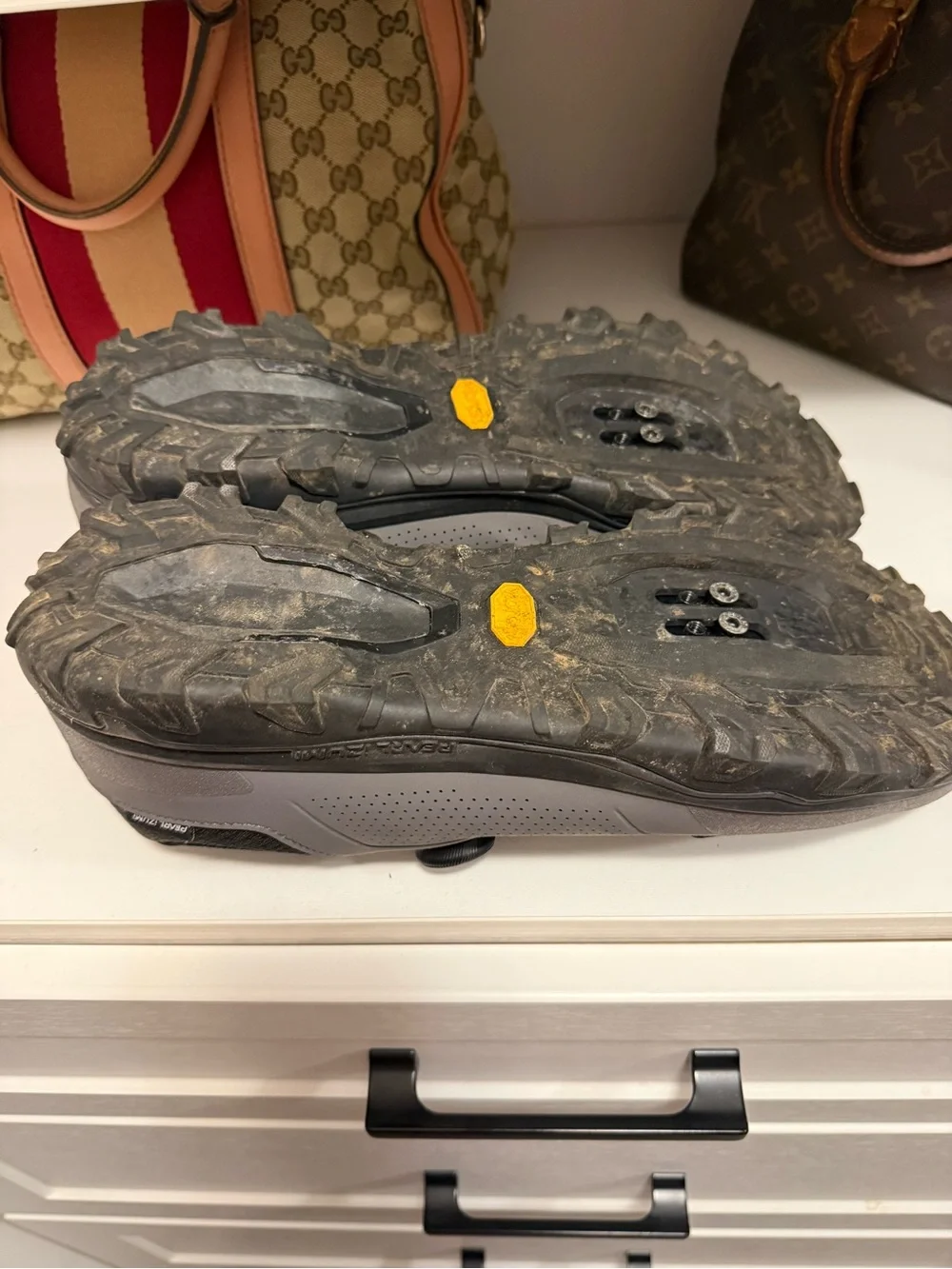 Men's Gray Pearl Izumi Cycling Shoes Clip In Cleats